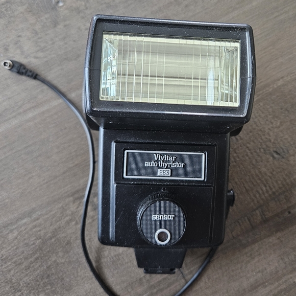 Vivitar 283 Auto Thyristor Camera Flash Includes Adaptor Lens Kit Filter Kit Cameras